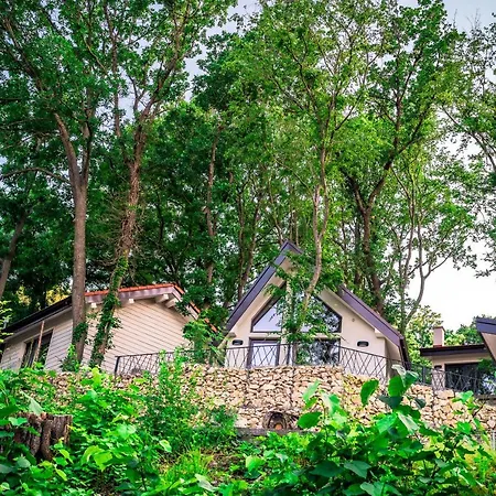 къщички синьо лято, черноморец - - Blue Summer בית נופש