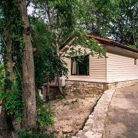 къщички синьо лято, черноморец - - Blue Summer בית נופש