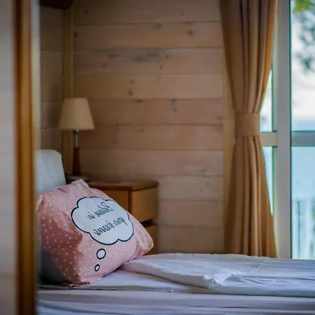 къщички синьо лято, черноморец - - Blue Summer בית נופש