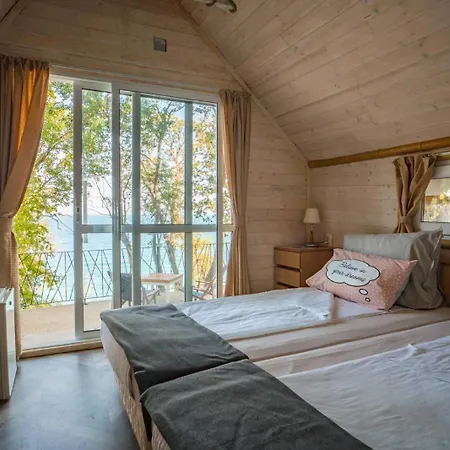 къщички синьо лято, черноморец - - Blue Summer בית נופש וארנה